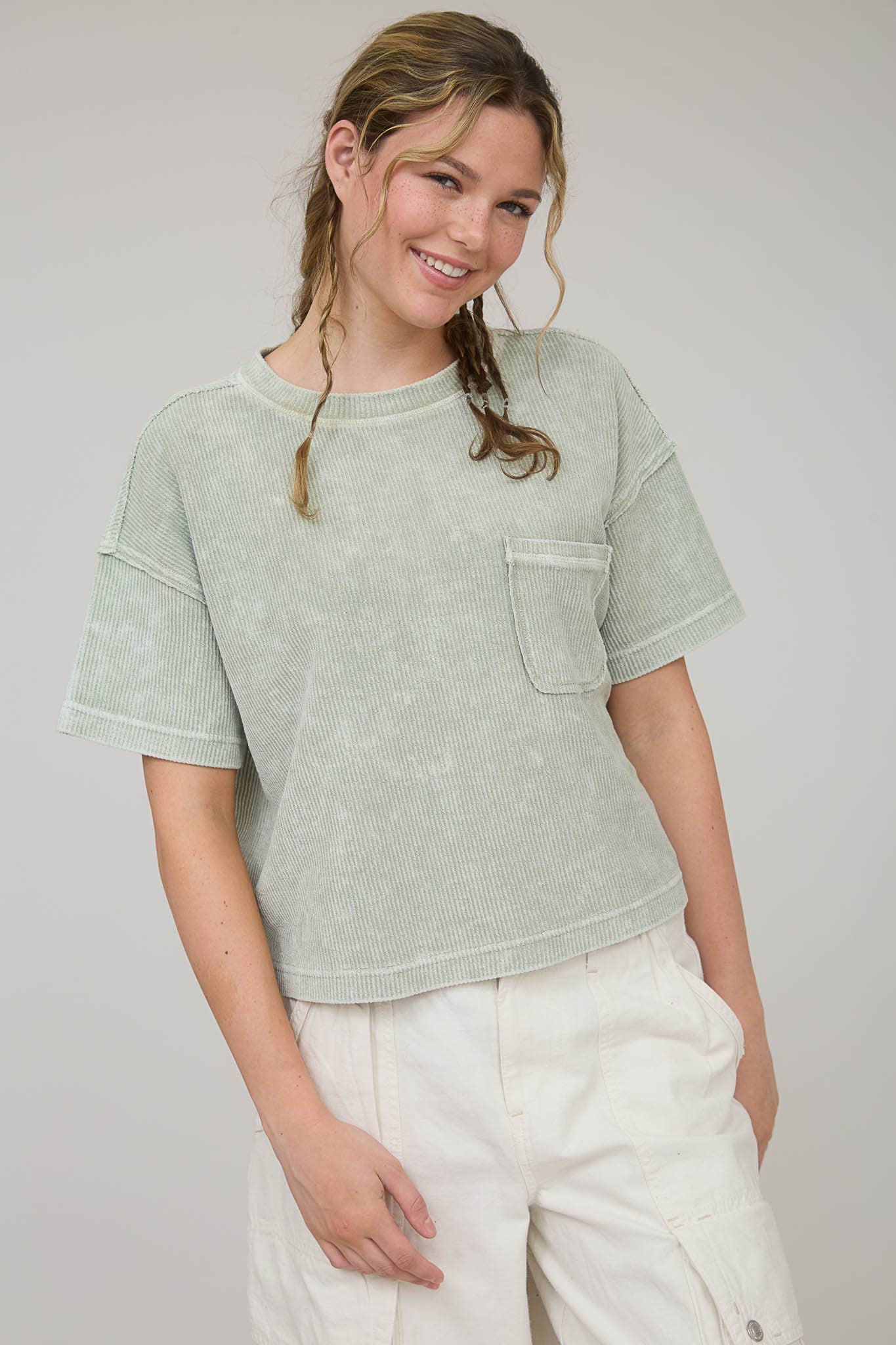 TOPS: WASHED RIBBED SHORT SLEEVE TEE WITH POCKET