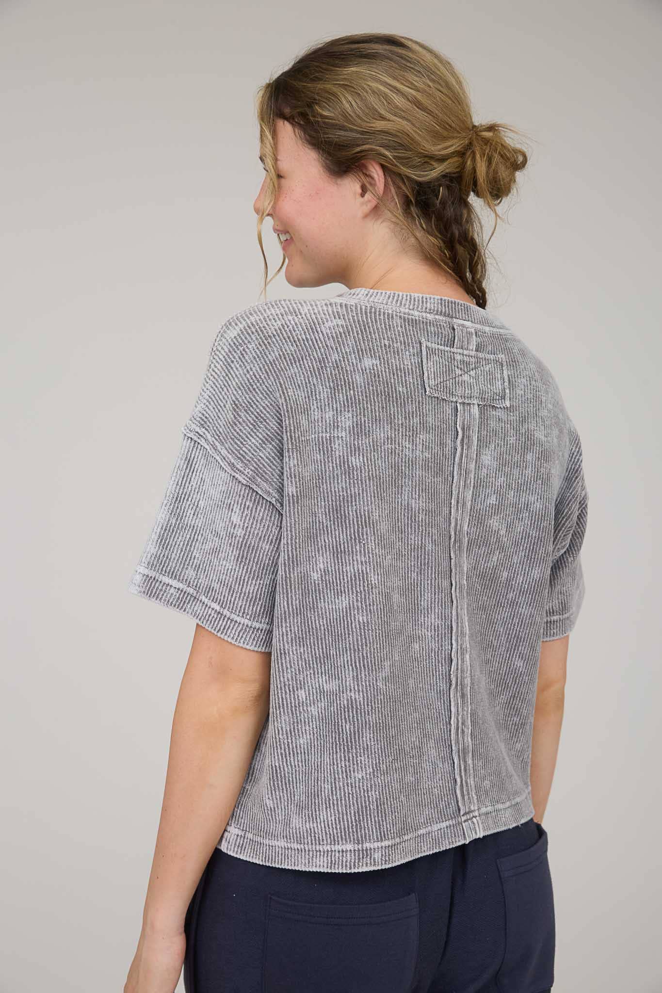 TOPS: WASHED RIBBED SHORT SLEEVE TEE WITH POCKET