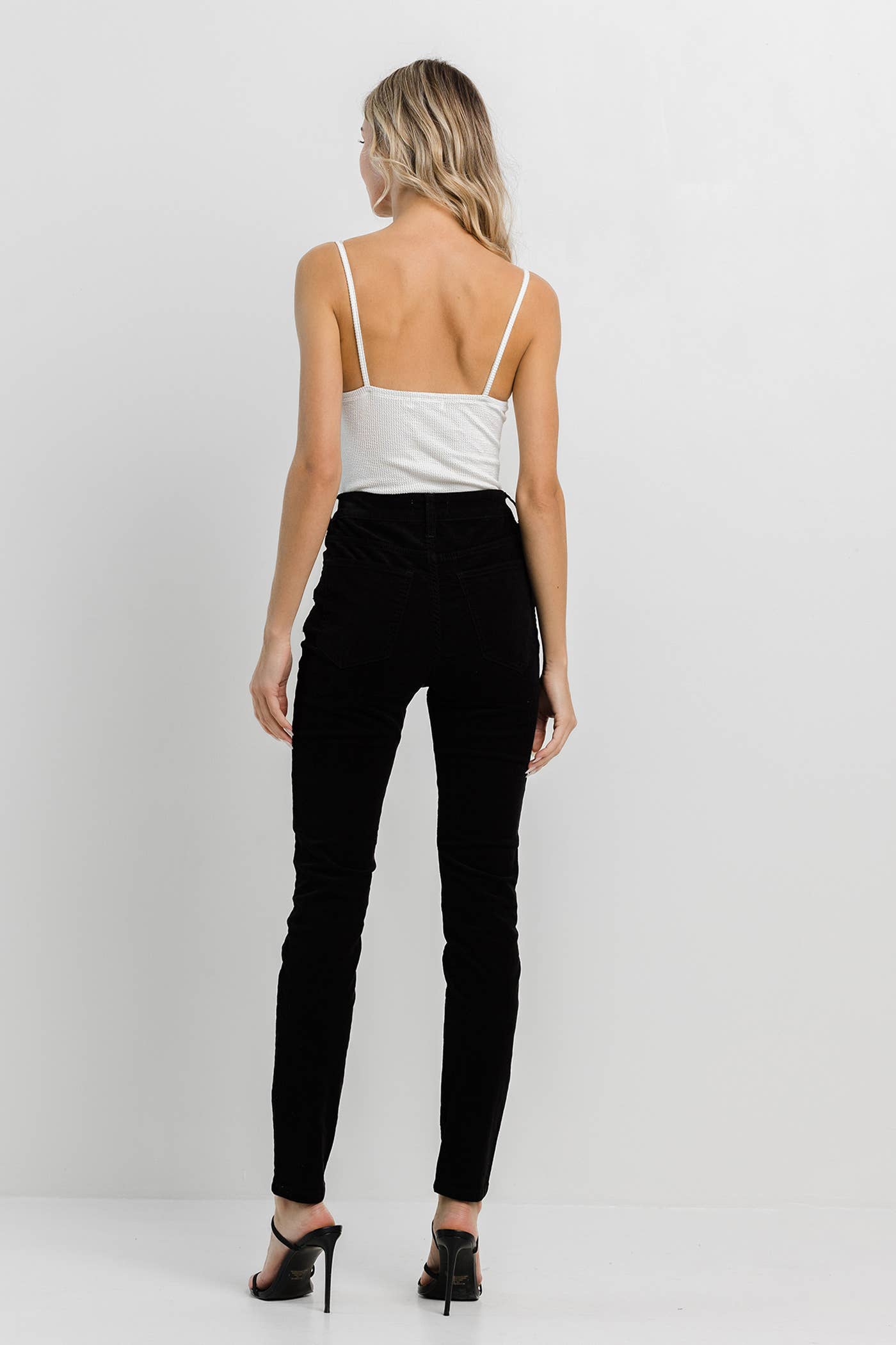 MUST HAVE BOTTONS: Black Corduroy Skinny