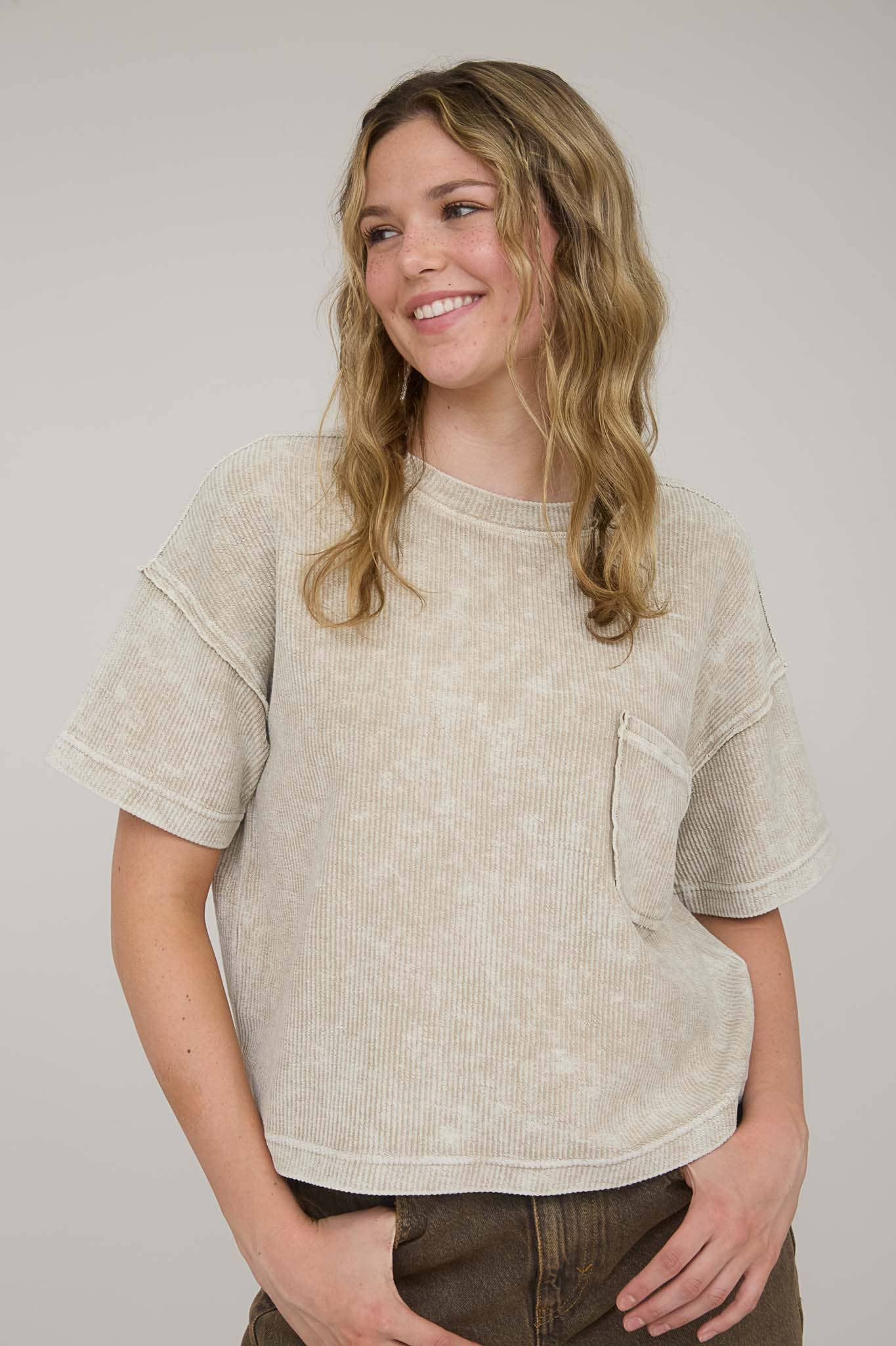 TOPS: WASHED RIBBED SHORT SLEEVE TEE WITH POCKET