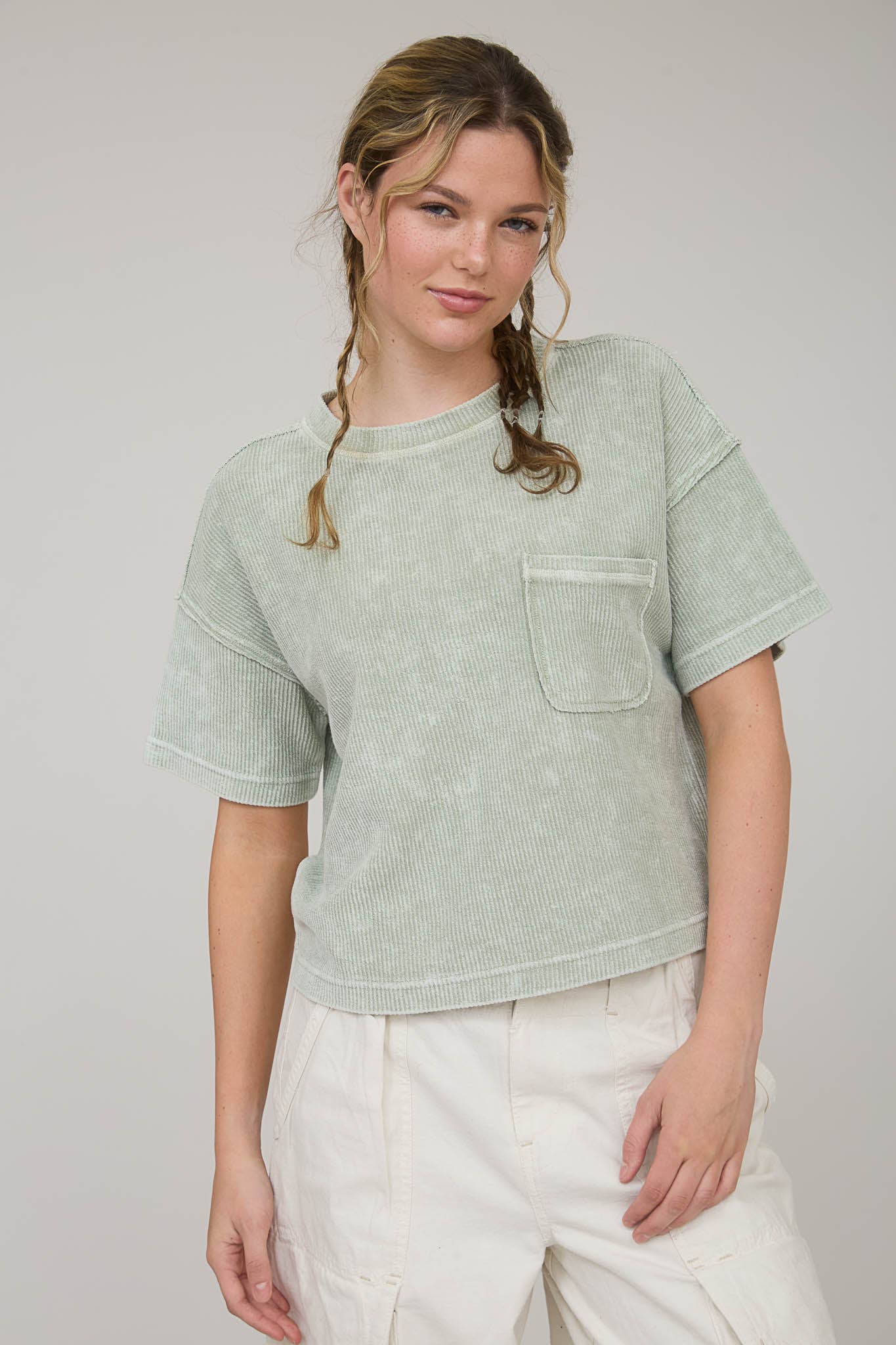 TOPS: WASHED RIBBED SHORT SLEEVE TEE WITH POCKET
