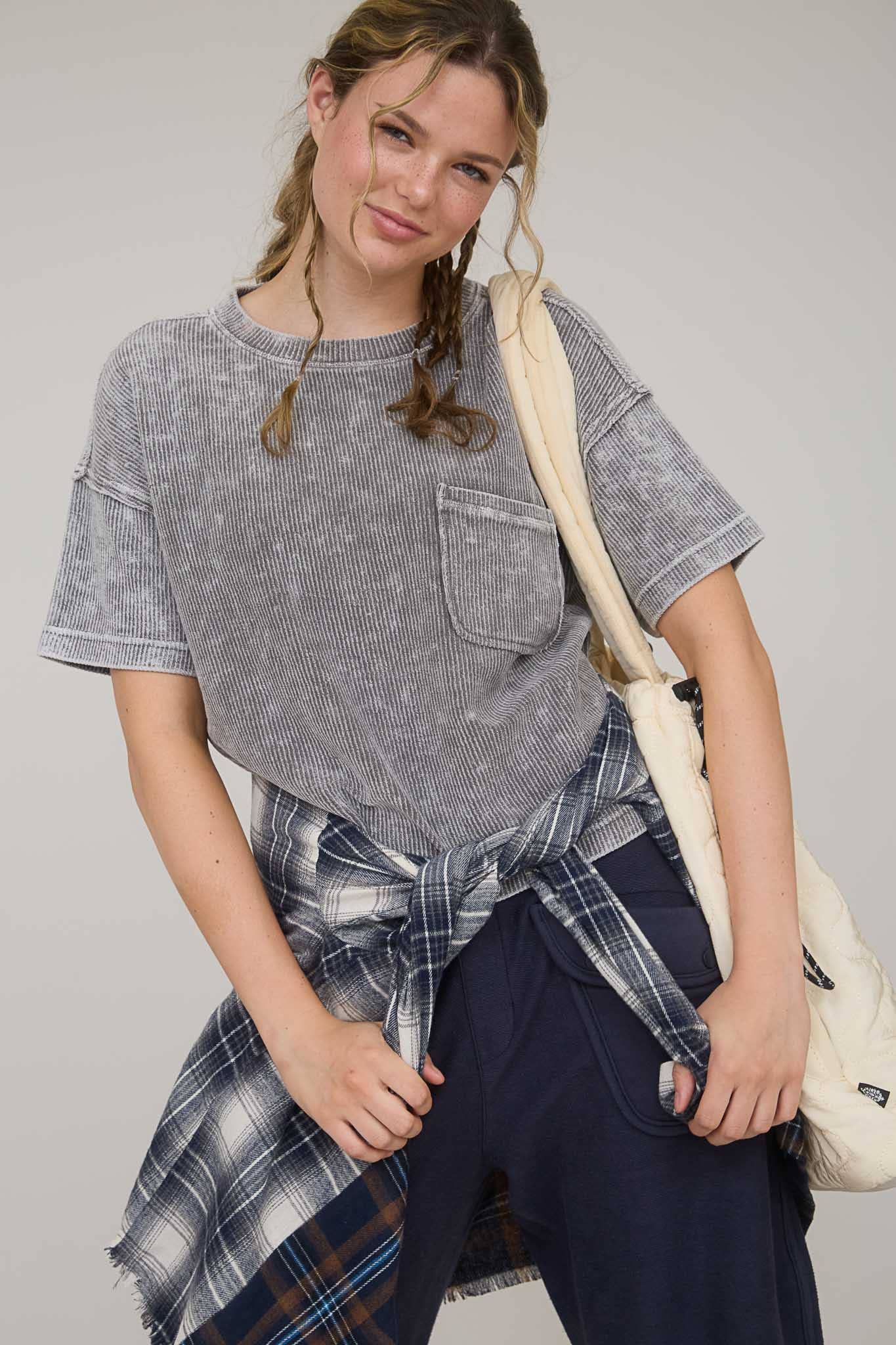 TOPS: WASHED RIBBED SHORT SLEEVE TEE WITH POCKET