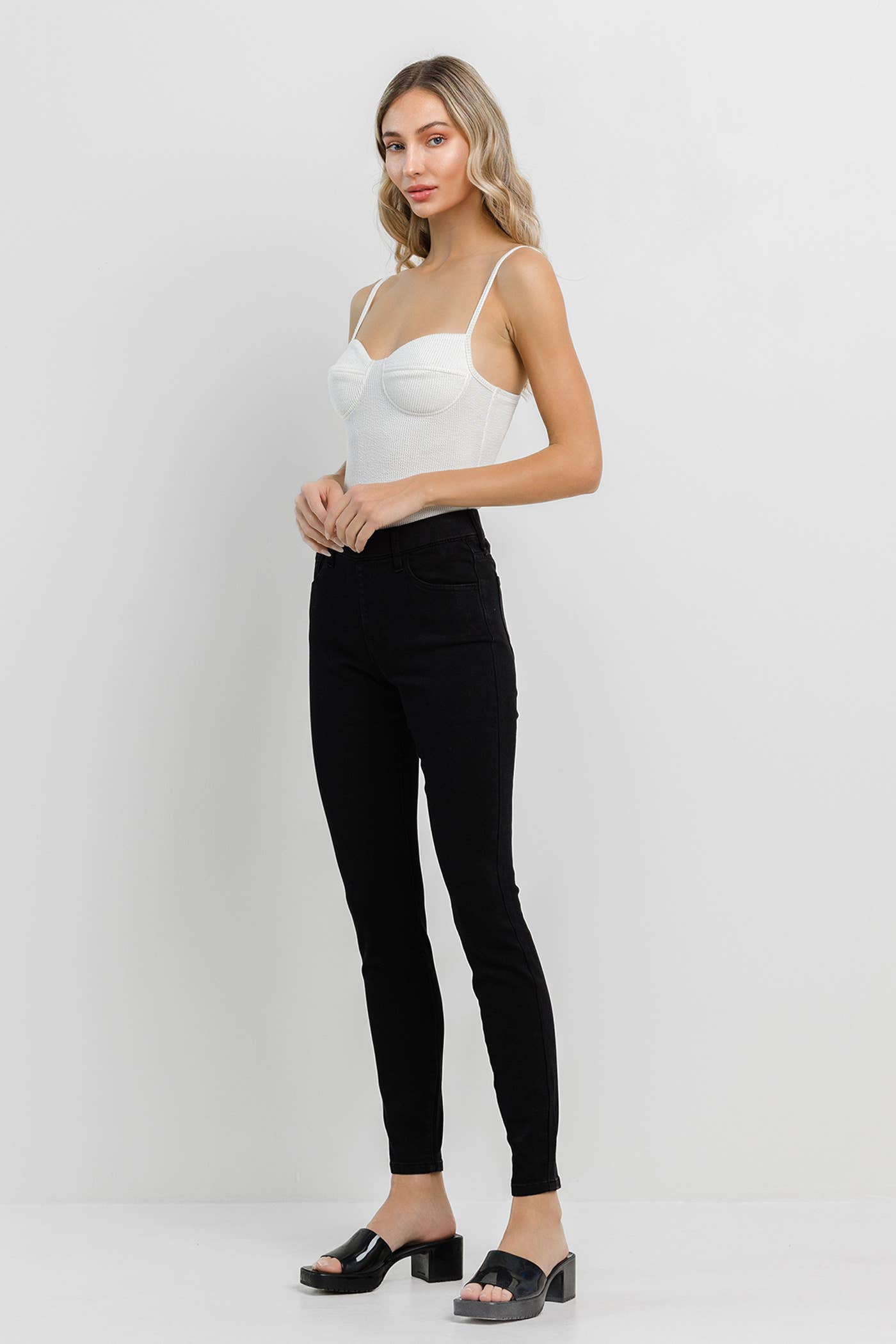 JEANS: Mid Rise Pull On Skinny