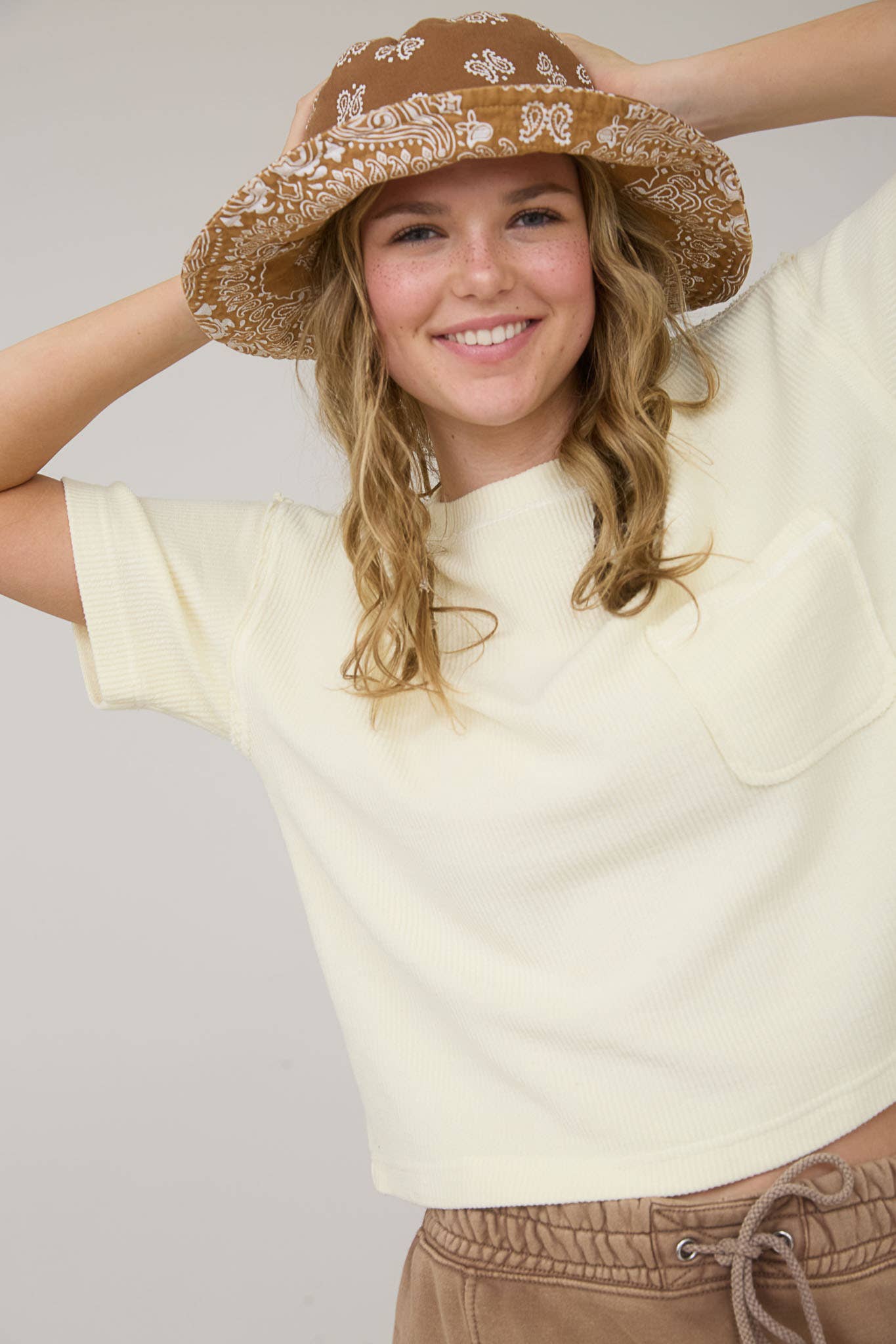 TOPS: WASHED RIBBED SHORT SLEEVE TEE WITH POCKET