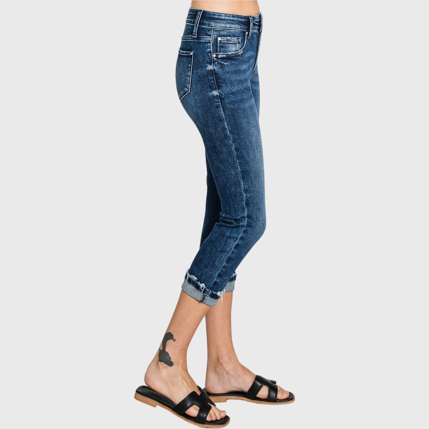 JEANS: MID RISE SKINNY CAPRI JEANS