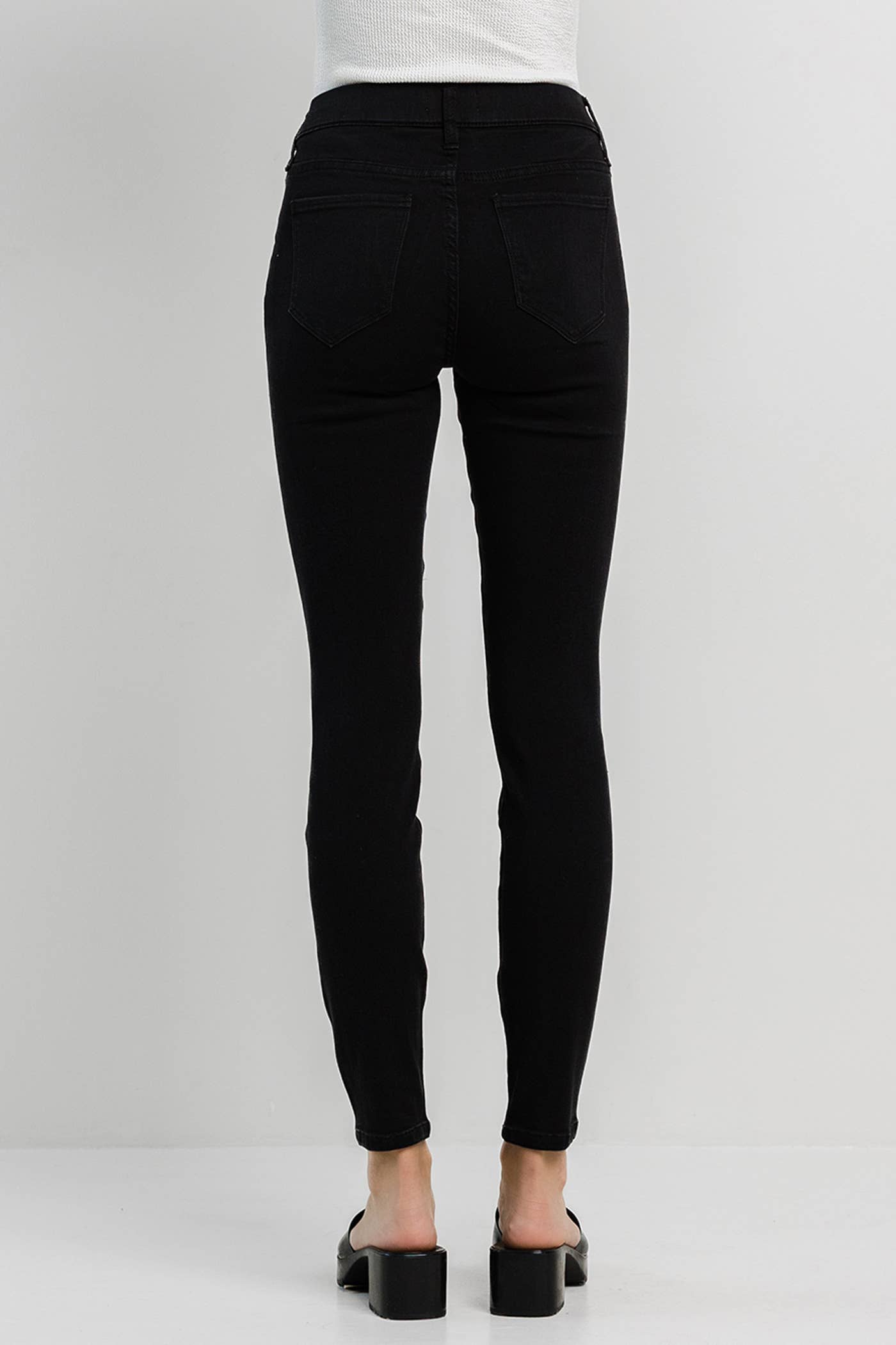 JEANS: Mid Rise Pull On Skinny
