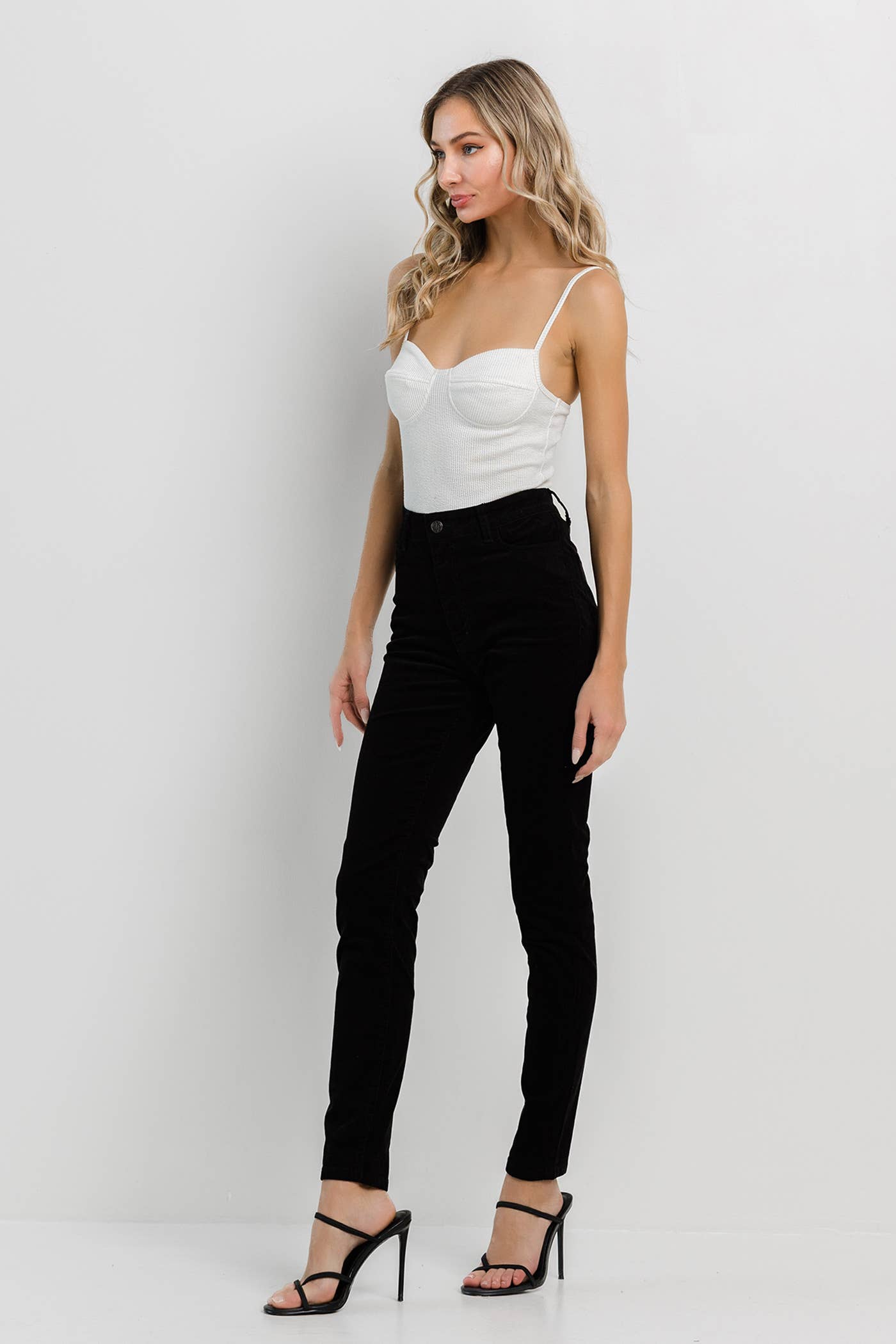 MUST HAVE BOTTONS: Black Corduroy Skinny