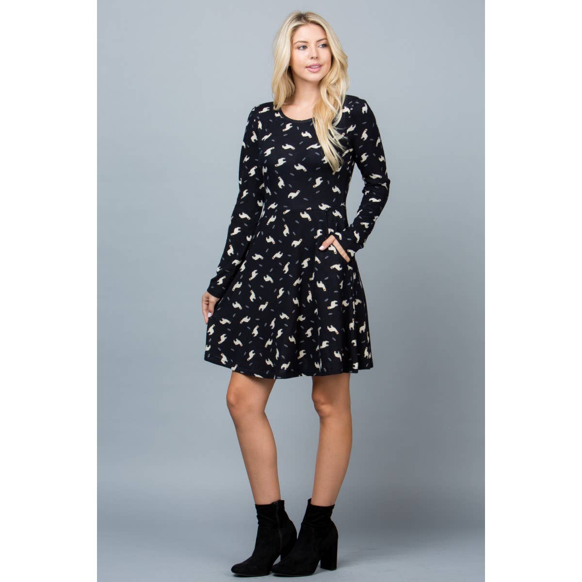 PLUS DRESS: LLAMA