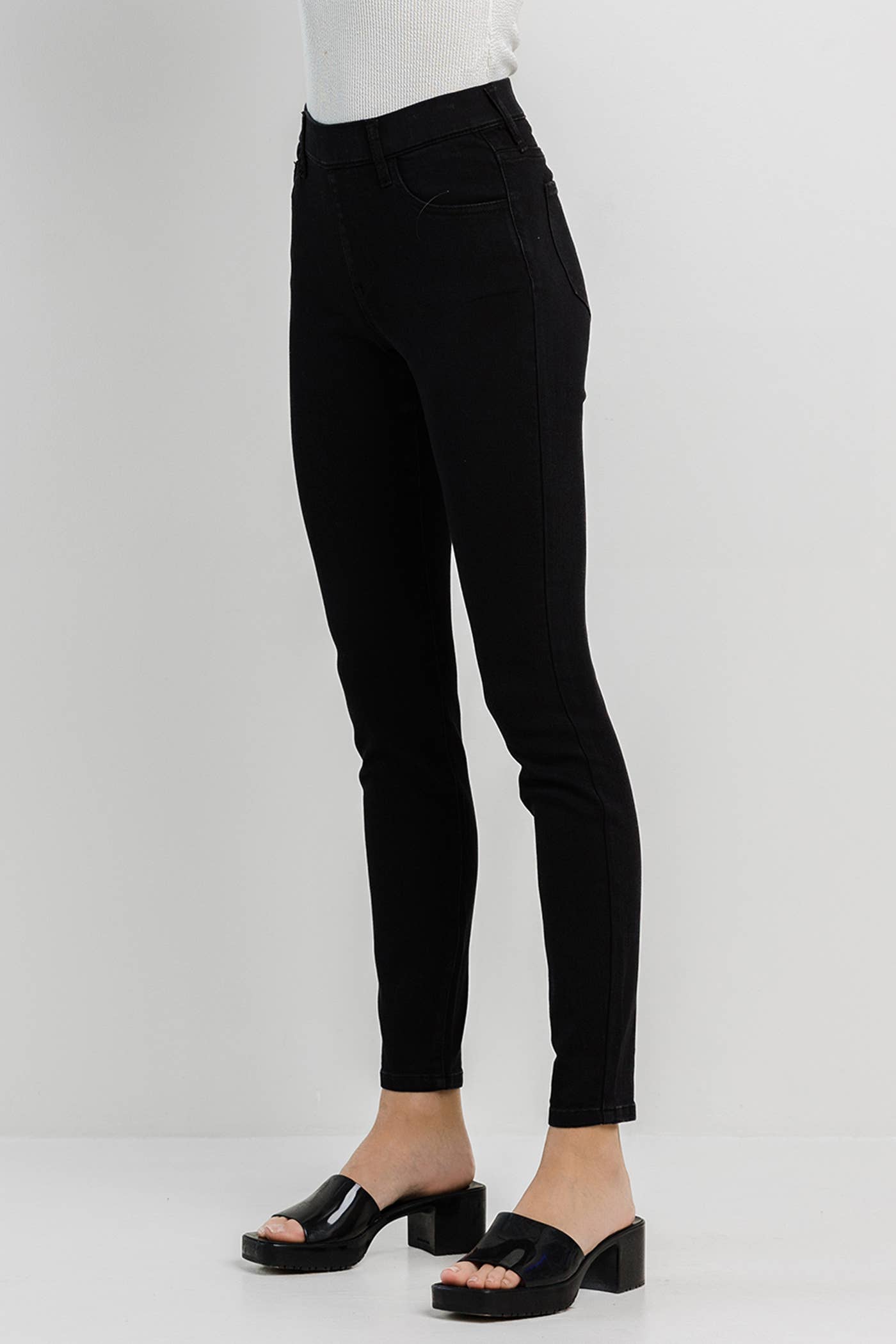 JEANS: Mid Rise Pull On Skinny
