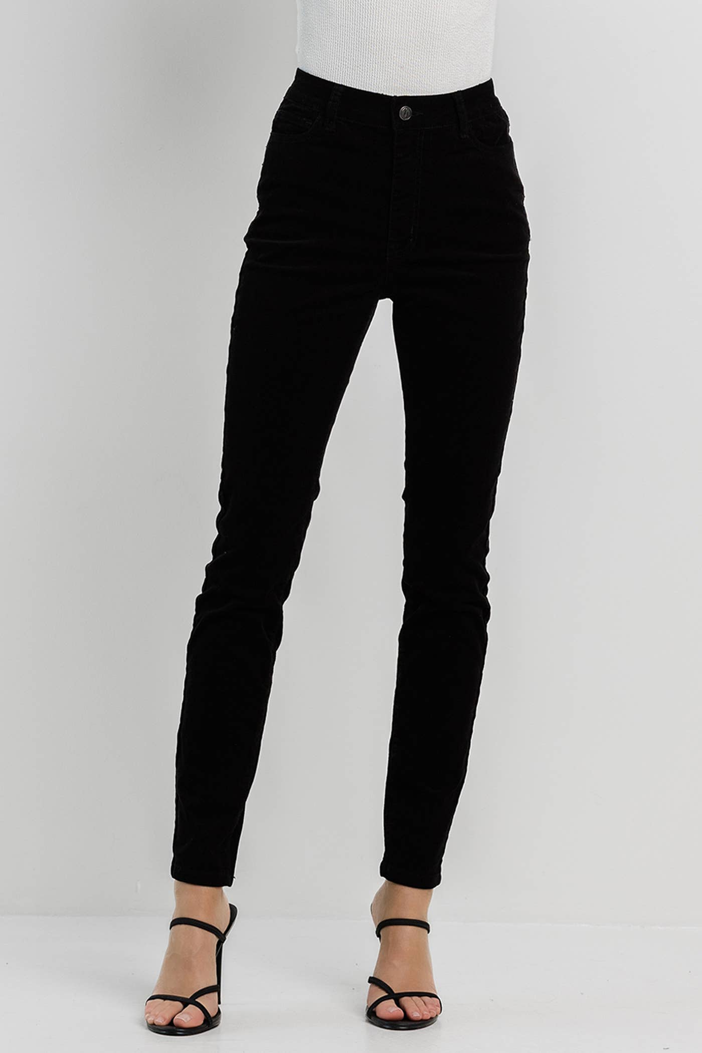 MUST HAVE BOTTONS: Black Corduroy Skinny