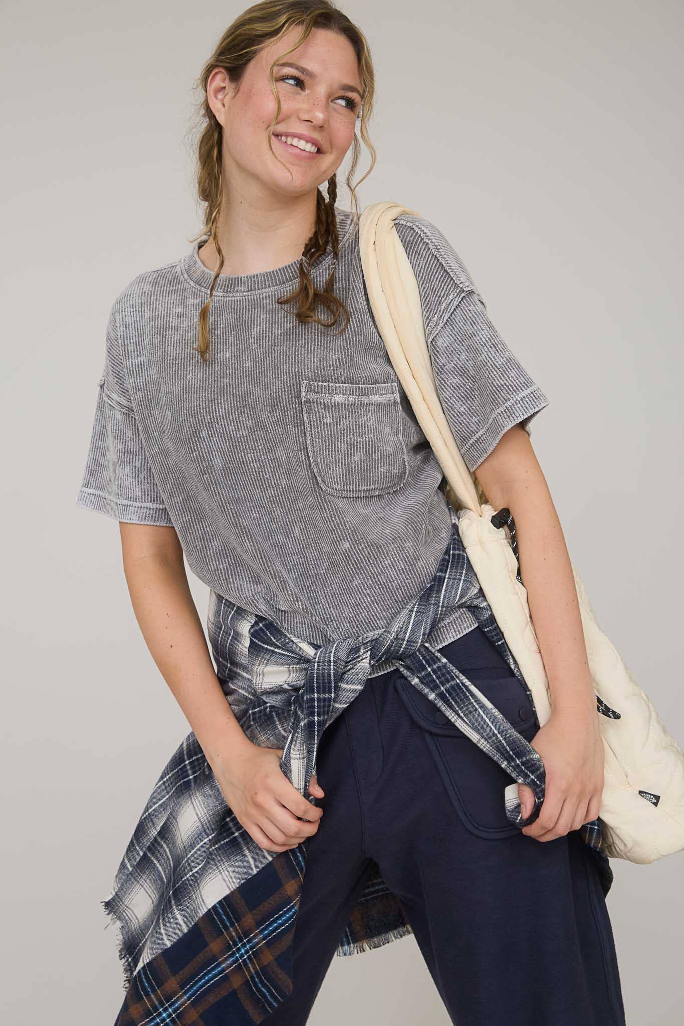 TOPS: WASHED RIBBED SHORT SLEEVE TEE WITH POCKET