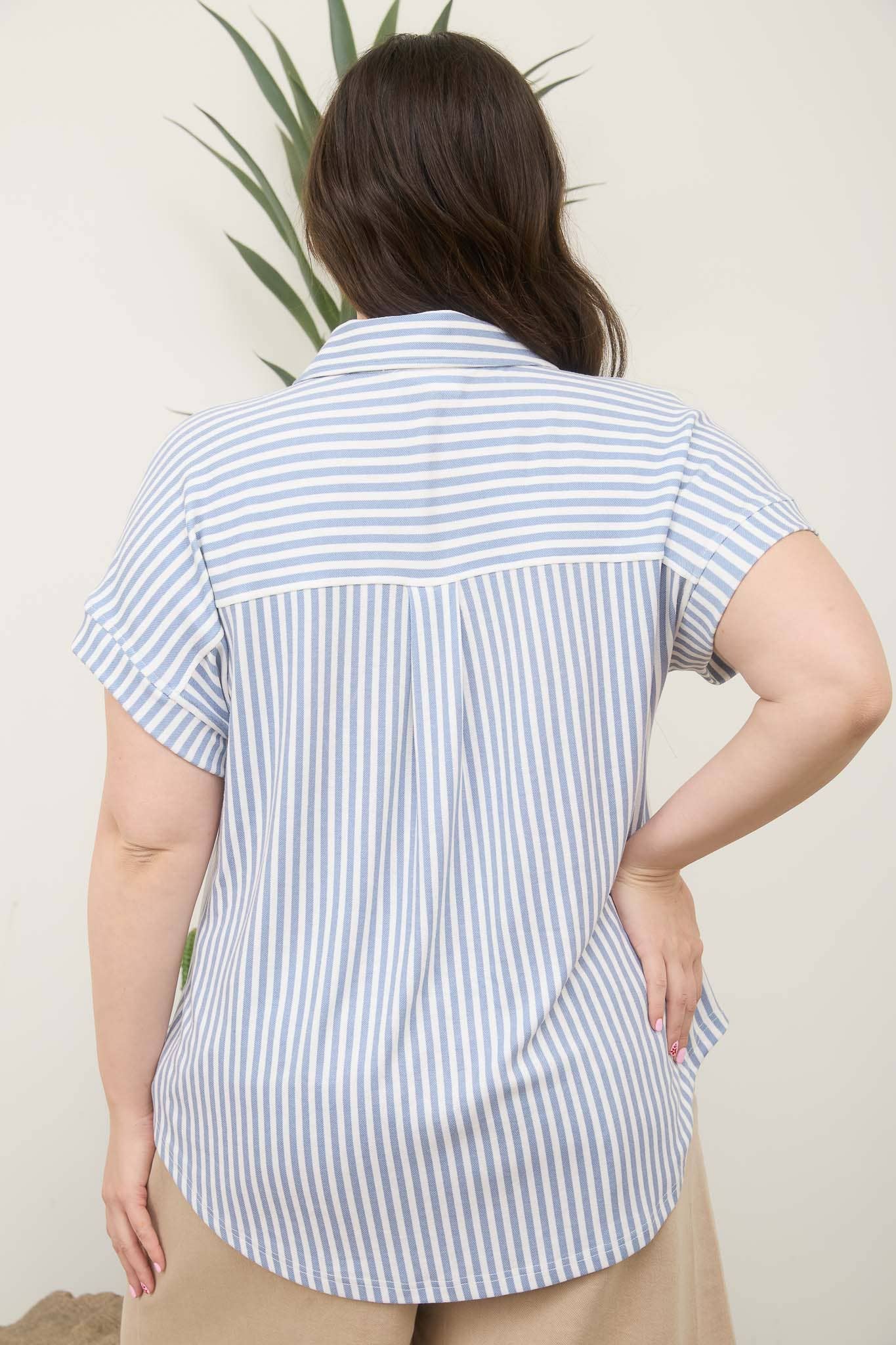 PLUS TOPS: STRIPE COLLARED SHORT SLEEVE BUTTON DOWN TOP