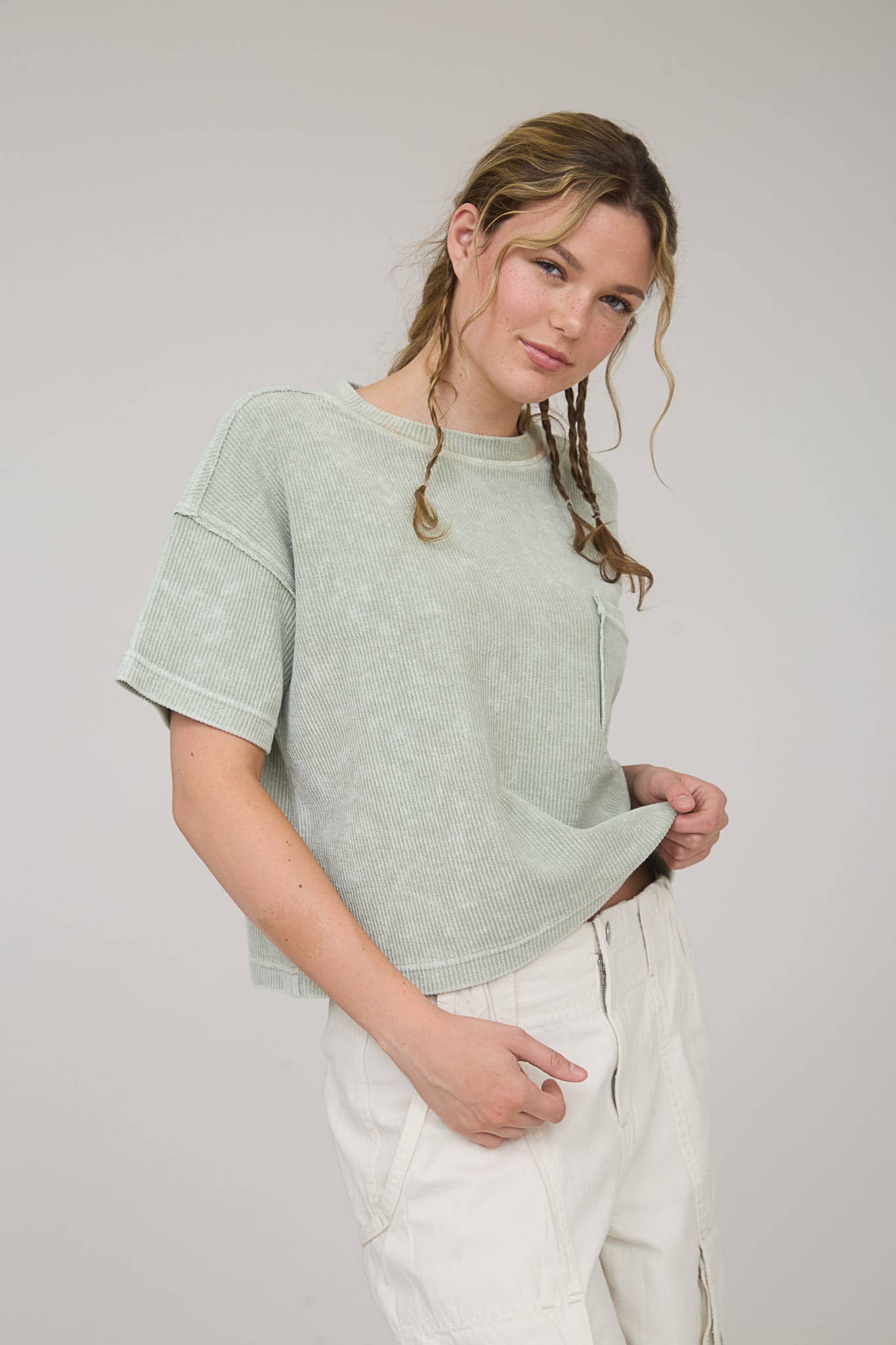 TOPS: WASHED RIBBED SHORT SLEEVE TEE WITH POCKET
