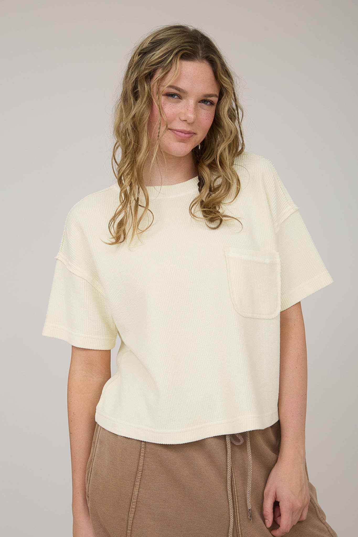 TOPS: WASHED RIBBED SHORT SLEEVE TEE WITH POCKET