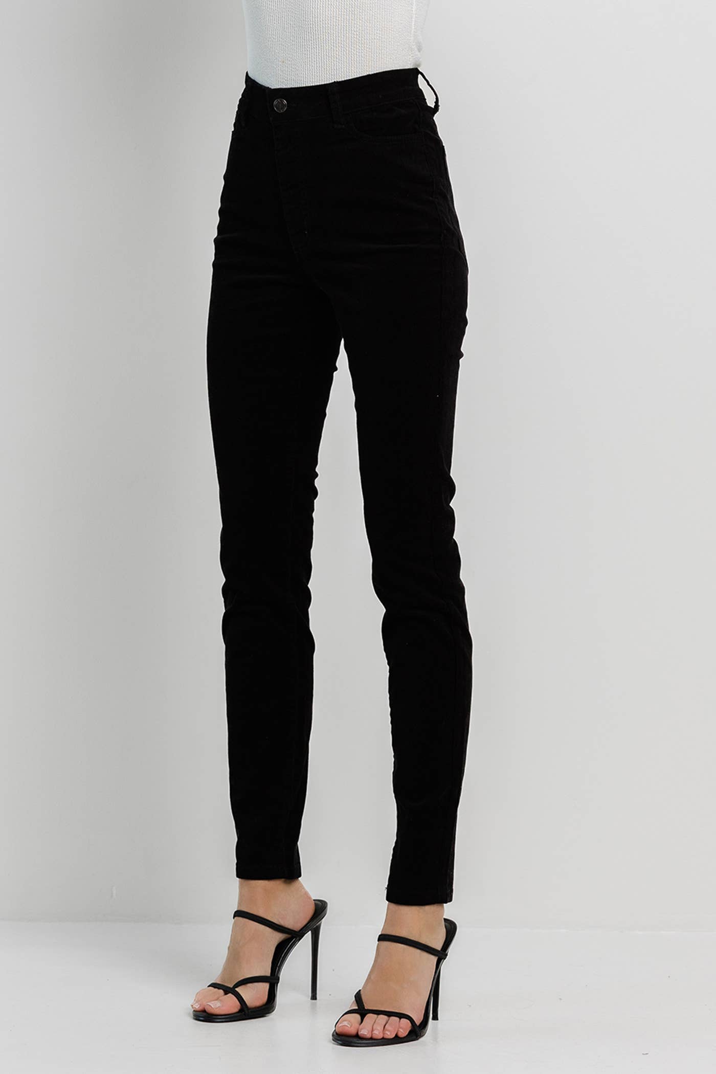 MUST HAVE BOTTONS: Black Corduroy Skinny