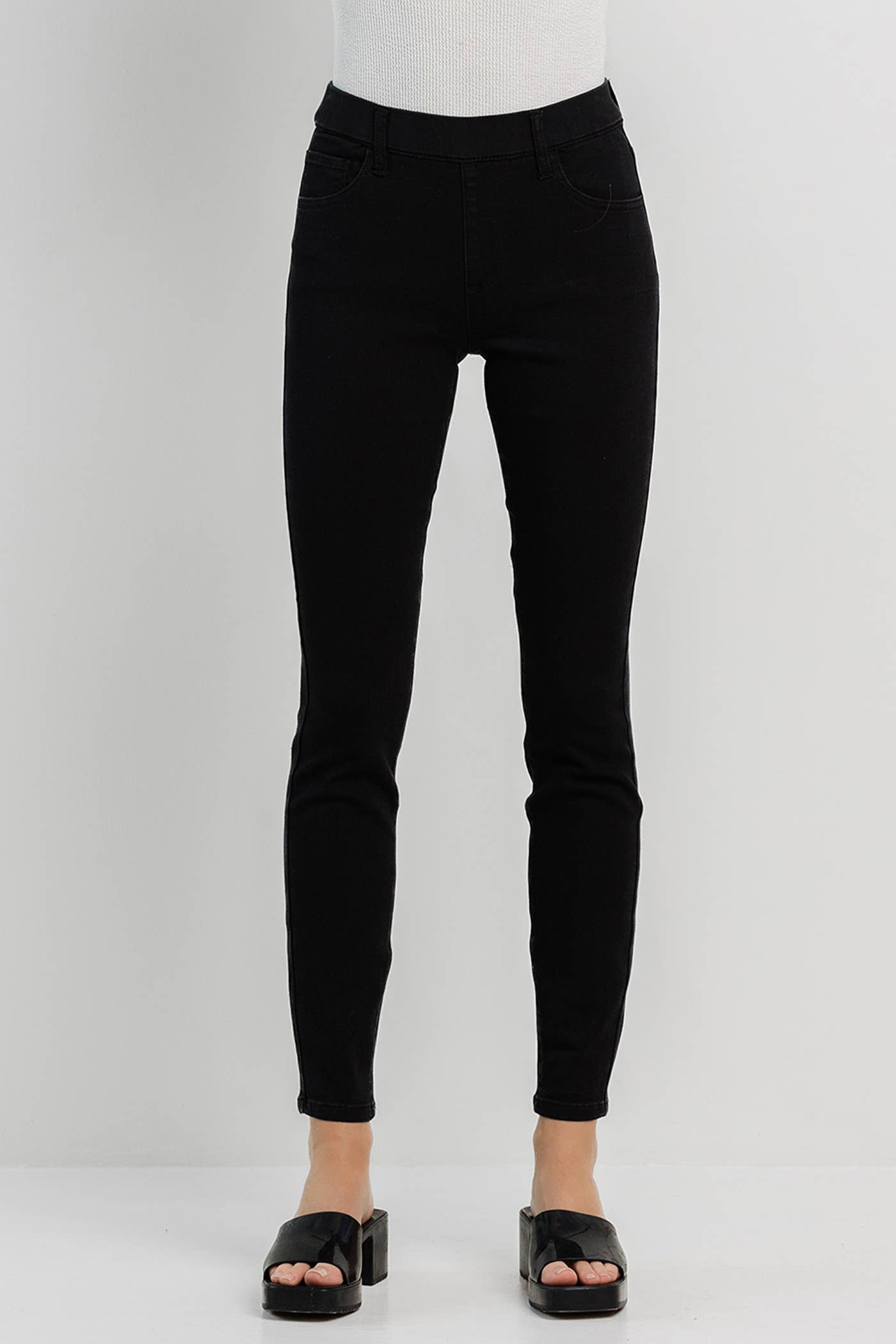 JEANS: Mid Rise Pull On Skinny