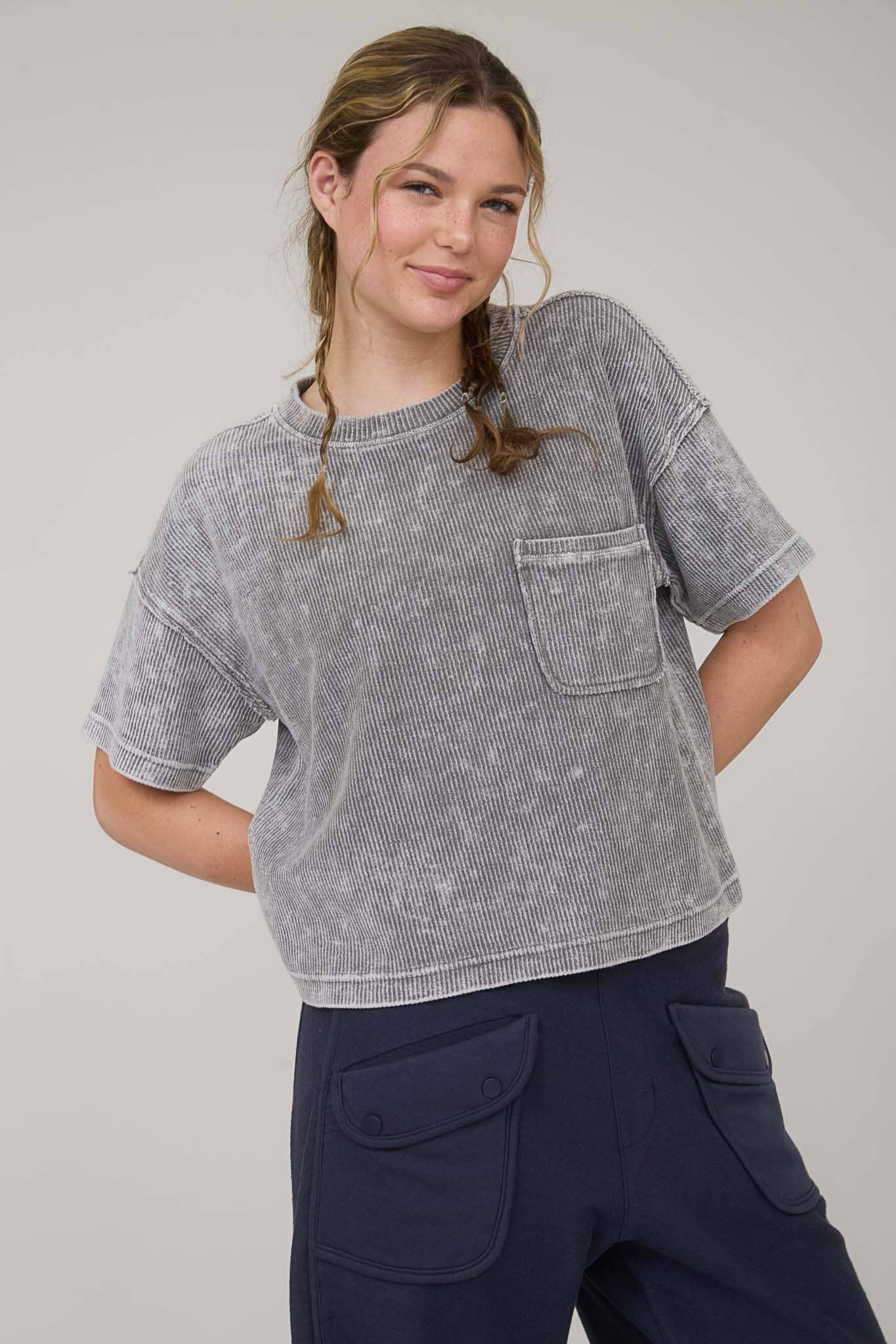 TOPS: WASHED RIBBED SHORT SLEEVE TEE WITH POCKET