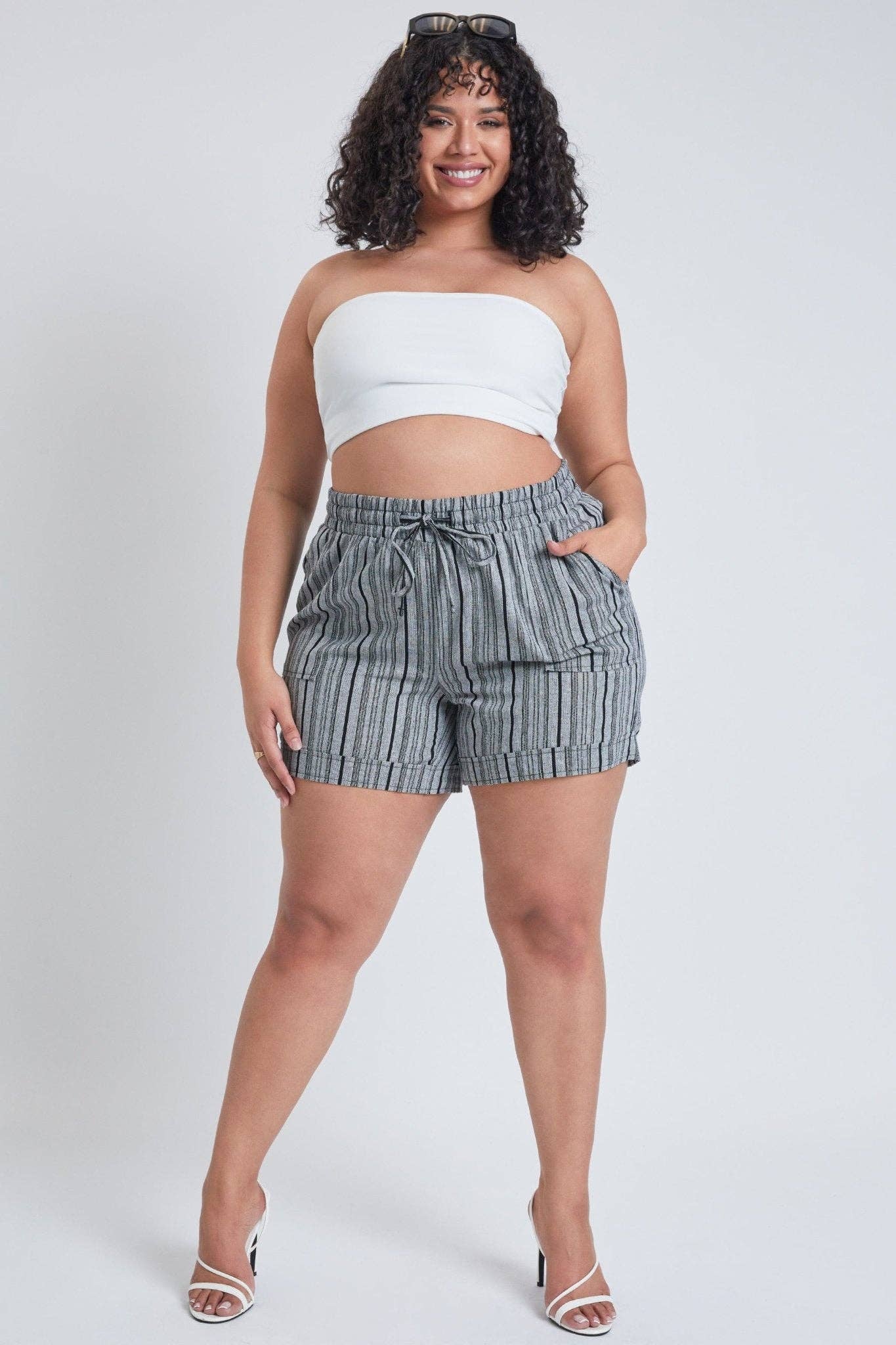 BOTTOMS: SHORTS-Junior Plus Size Drawstring Waistband Linen Short