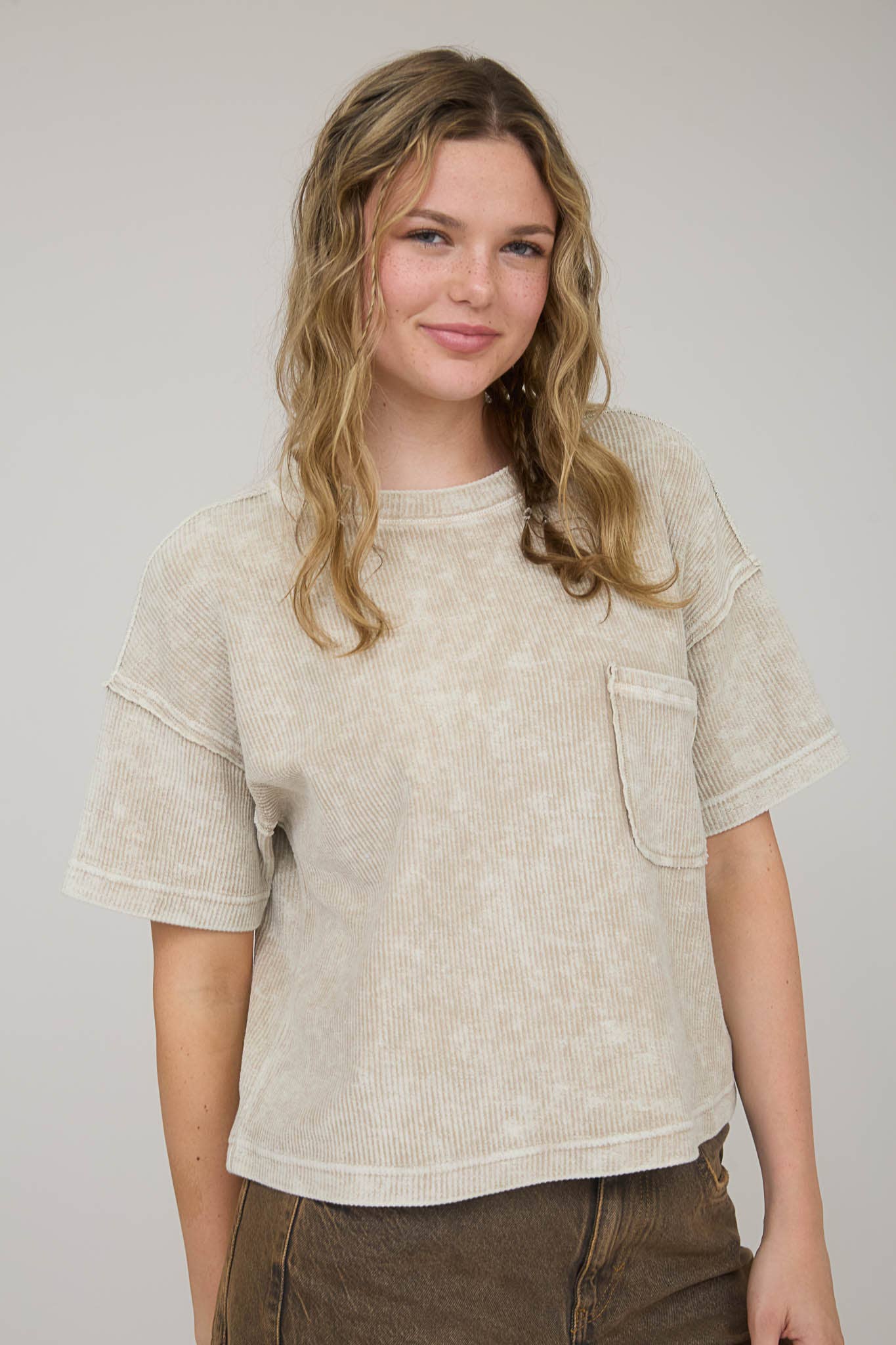 TOPS: WASHED RIBBED SHORT SLEEVE TEE WITH POCKET