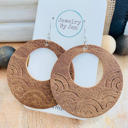 Jewelry: Embossed Large Rainbow Circle: Vintage Cowboy