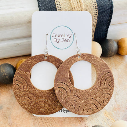 Jewelry: Embossed Large Rainbow Circle: Vintage Cowboy